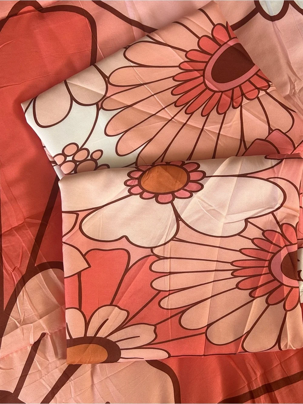 Retro Floral Microfiber Queen Size Comforter Set - Coral and Peach